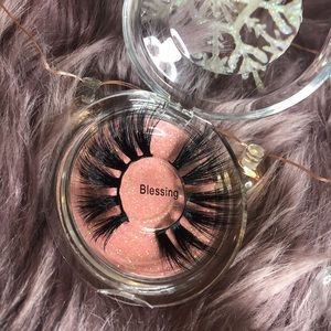 Lash in style : “ BLESSING”